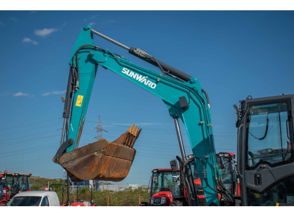 Midiexcavator SUNWARD SWE 60 Uf de vanzare